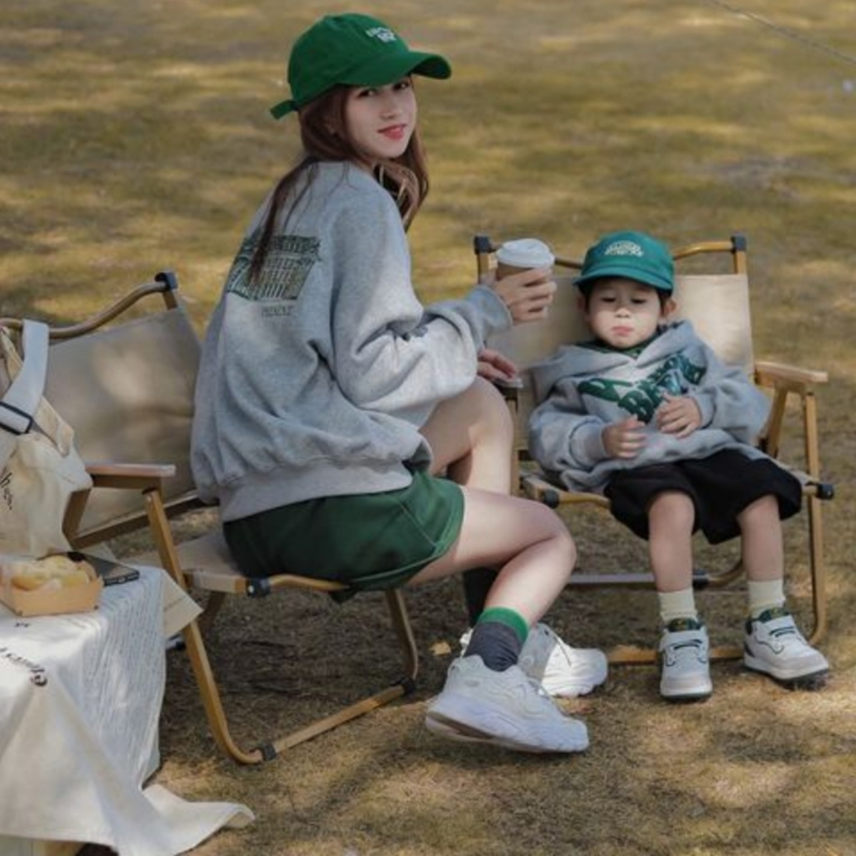 親子ペアルック グリーンロゴ パーカー トレーナー