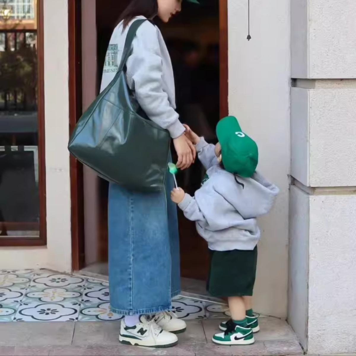 親子ペアルック グリーンロゴ パーカー トレーナー