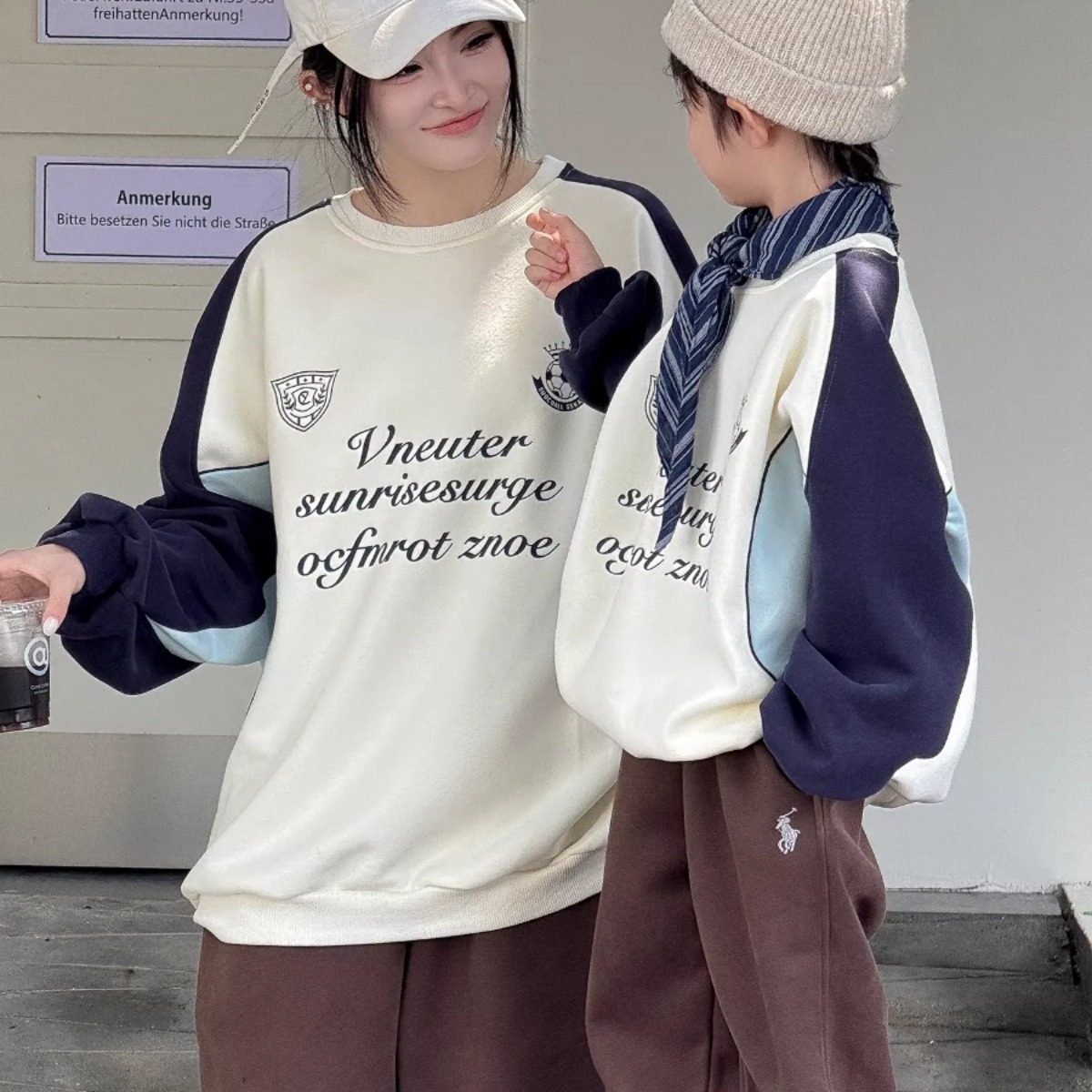 親子ペアルック バイカラーサイドライン ロゴトレーナー