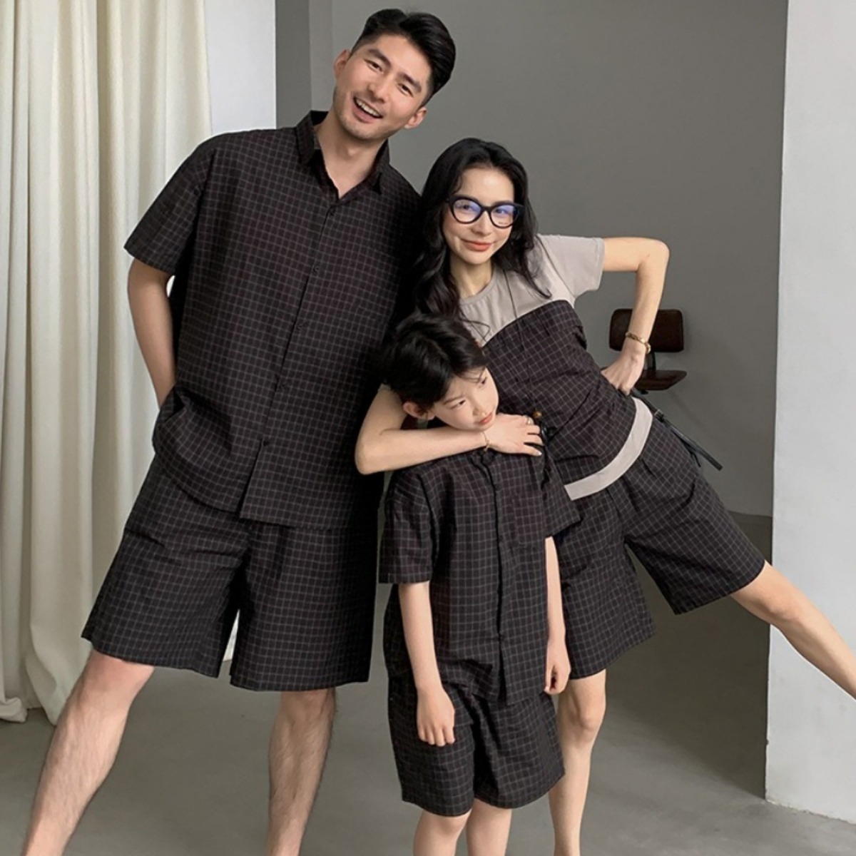 親子ペアルック ダークチェック柄 ファミリーセットアップ（半袖シャツ＆フェイクレイヤード）