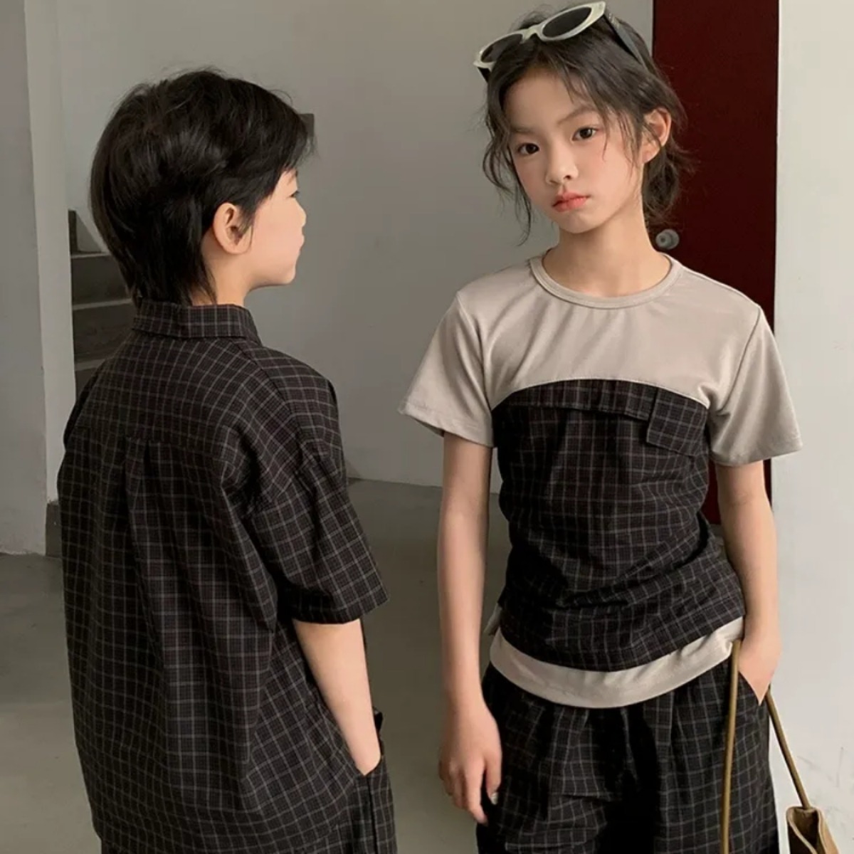 親子ペアルック ダークチェック柄 ファミリーセットアップ（半袖シャツ＆フェイクレイヤード）