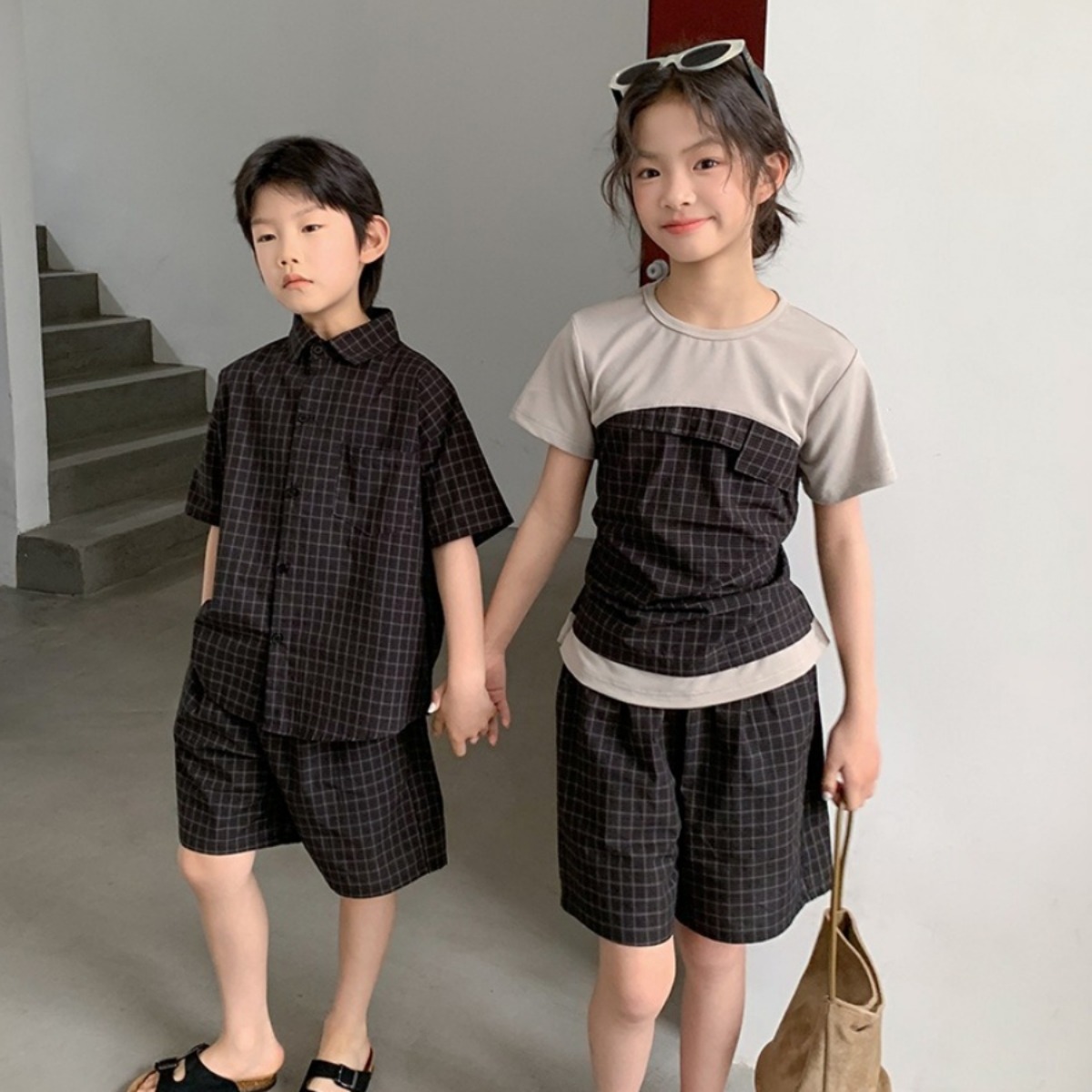 親子ペアルック ダークチェック柄 ファミリーセットアップ（半袖シャツ＆フェイクレイヤード）
