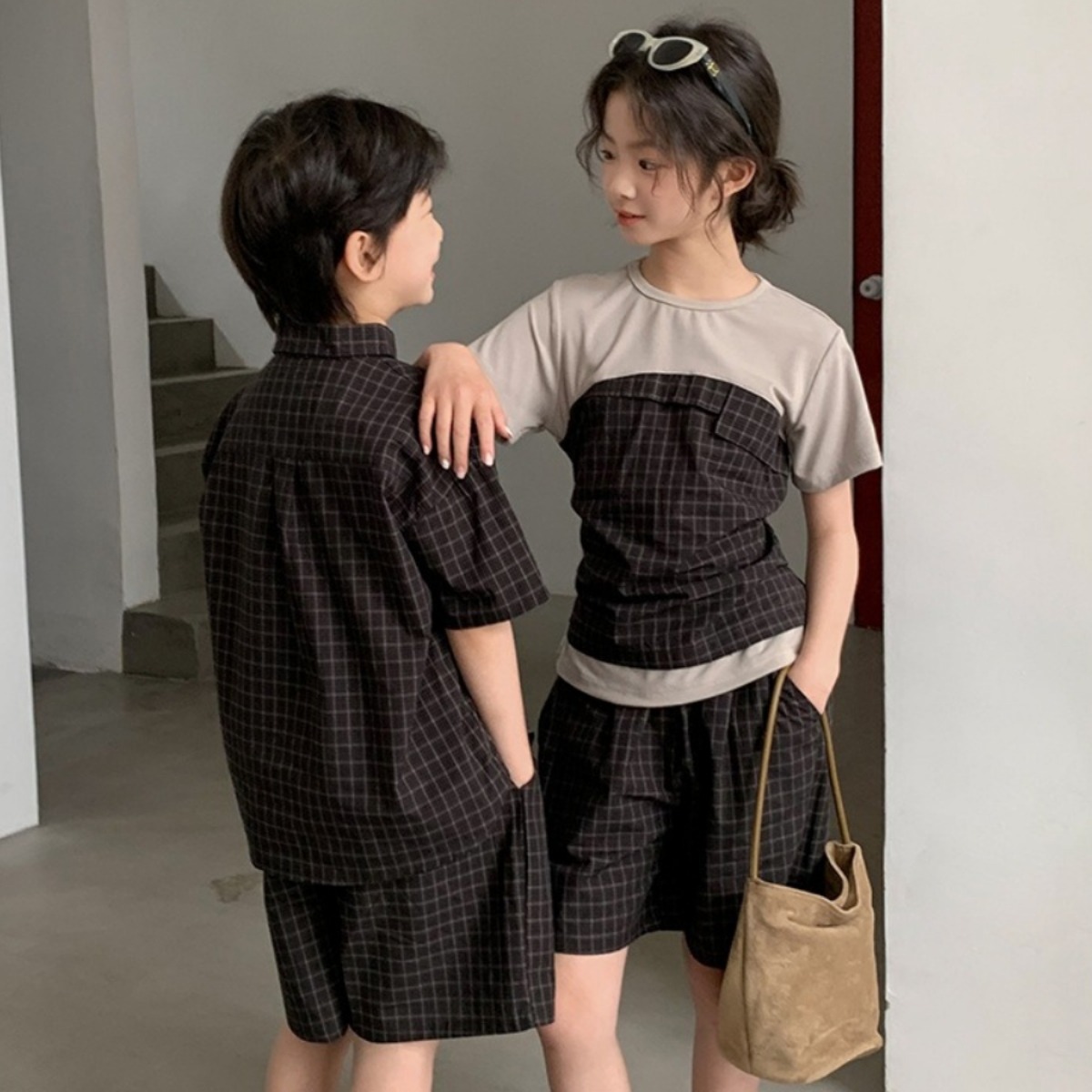 親子ペアルック ダークチェック柄 ファミリーセットアップ（半袖シャツ＆フェイクレイヤード）