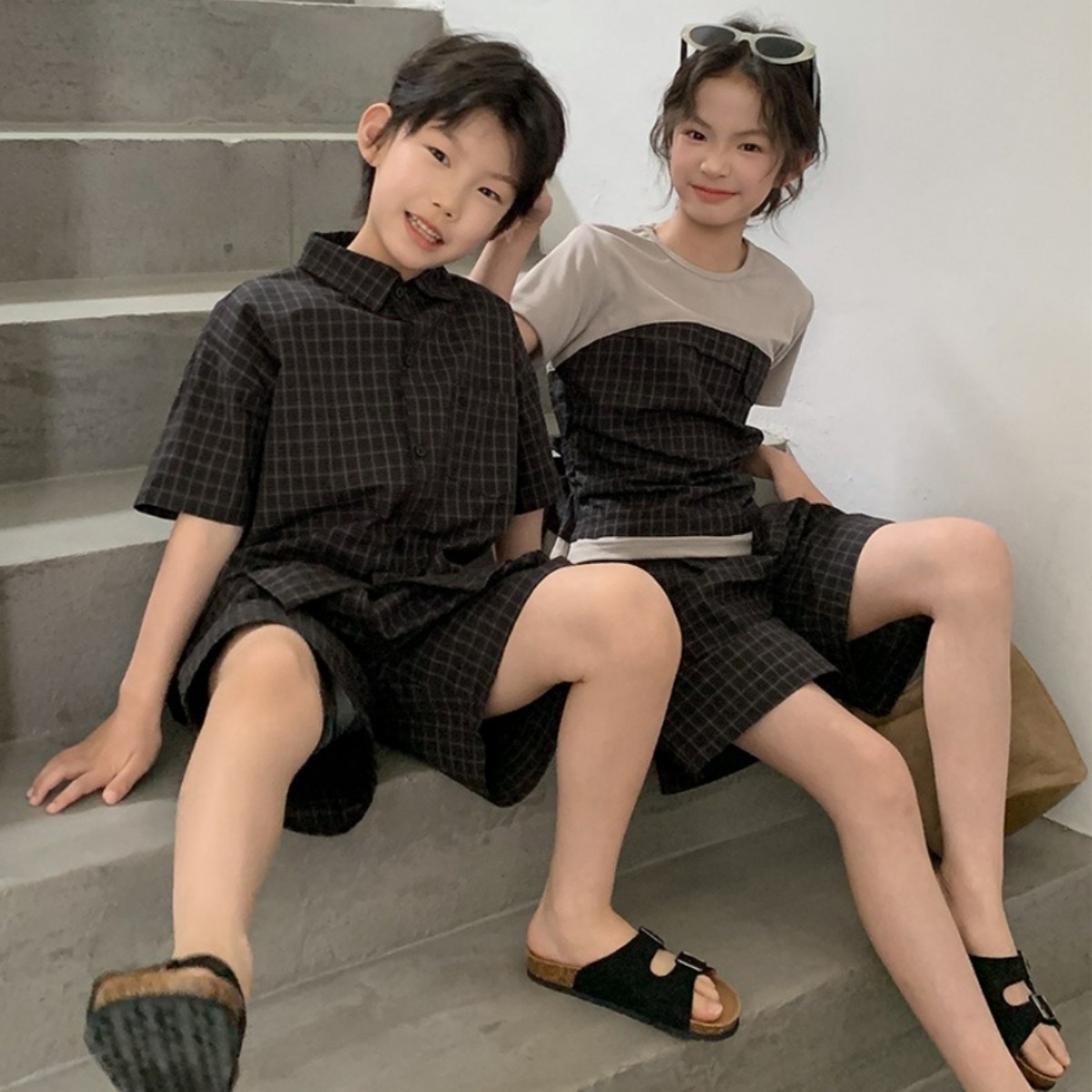 親子ペアルック ダークチェック柄 ファミリーセットアップ（半袖シャツ＆フェイクレイヤード）