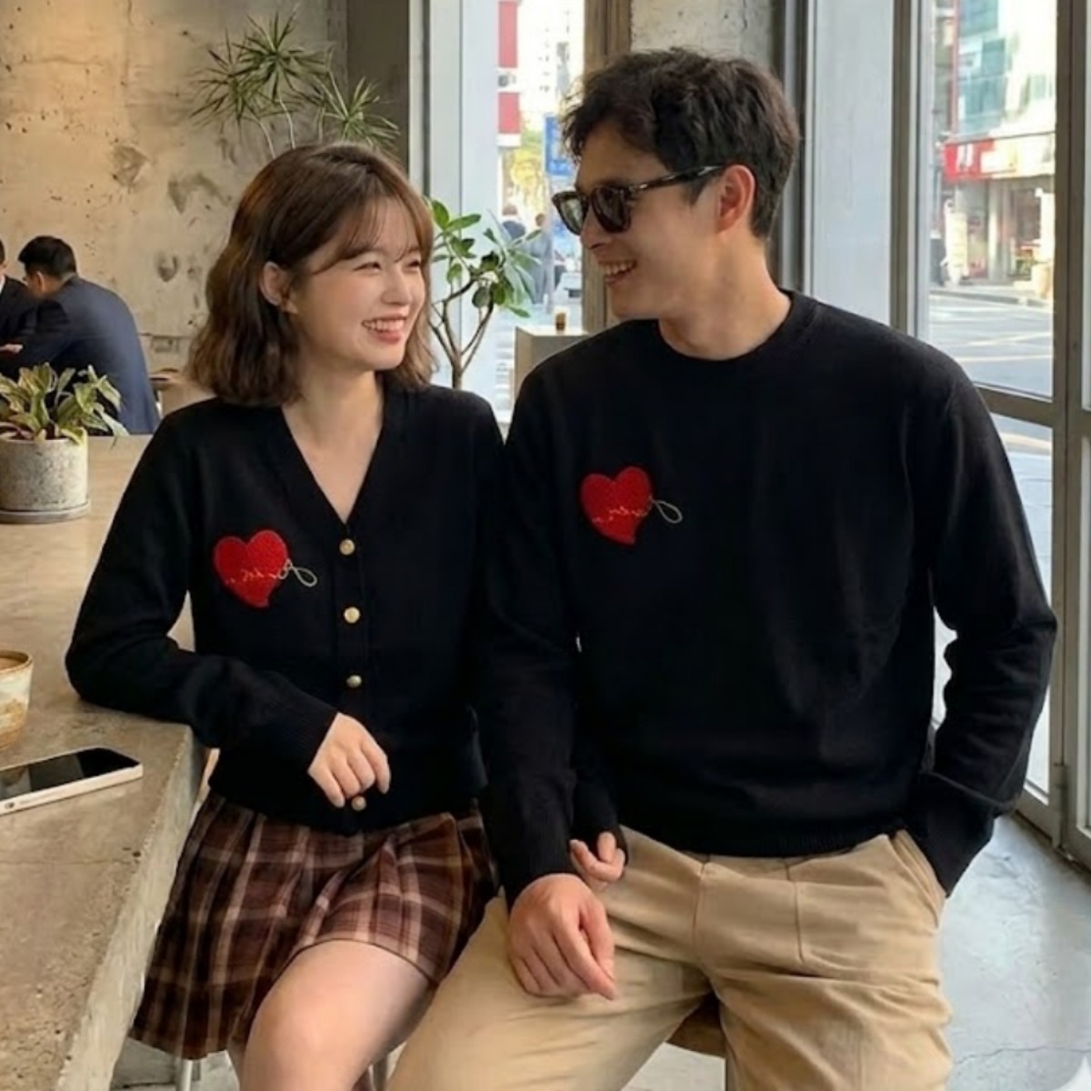 カップルペアルック ハート刺繍ニット・カーディガン