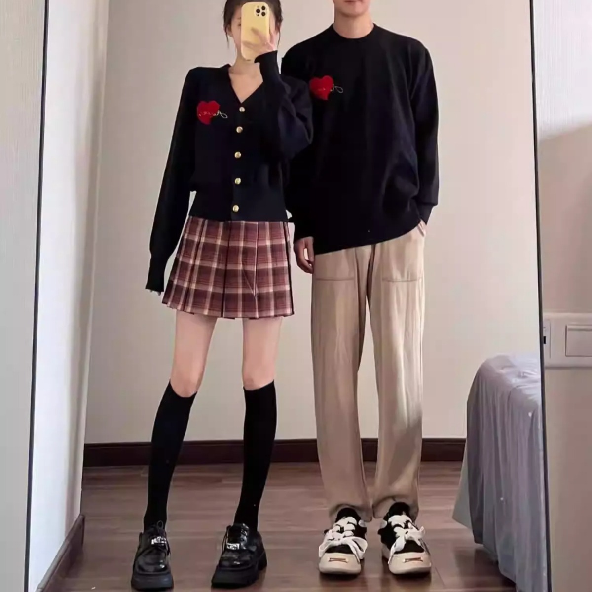 カップルペアルック ハート刺繍ニット・カーディガン