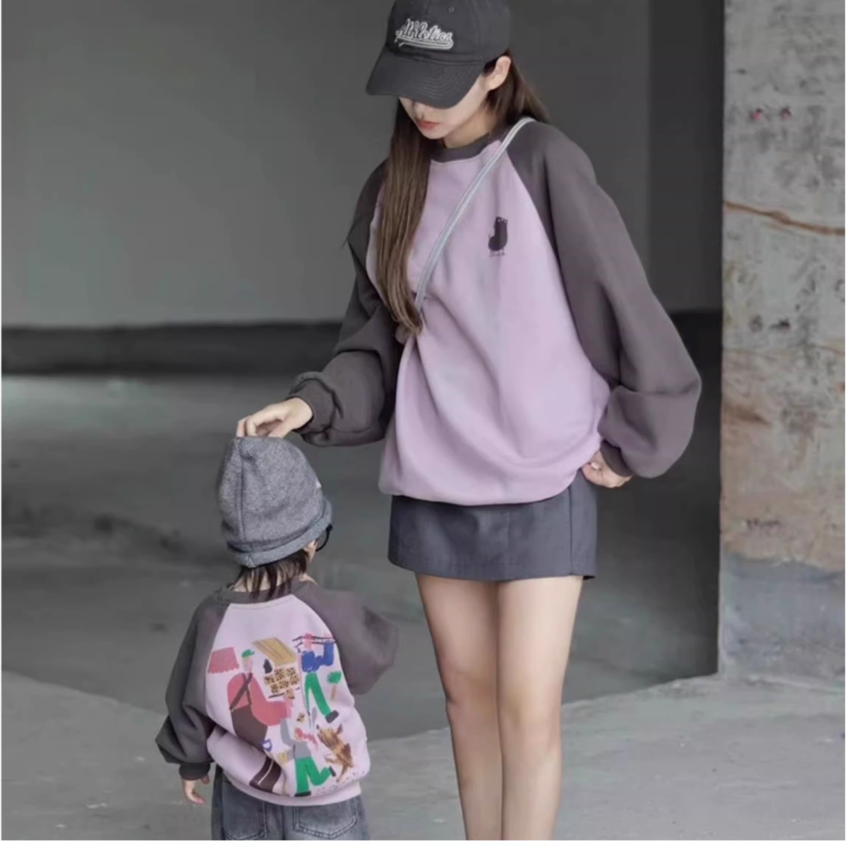 親子ペアルック バックイラスト パープルトレーナー・ロンパース