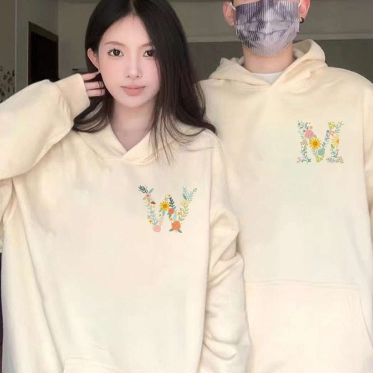 カップルペアルック フラワーイニシャルパーカー