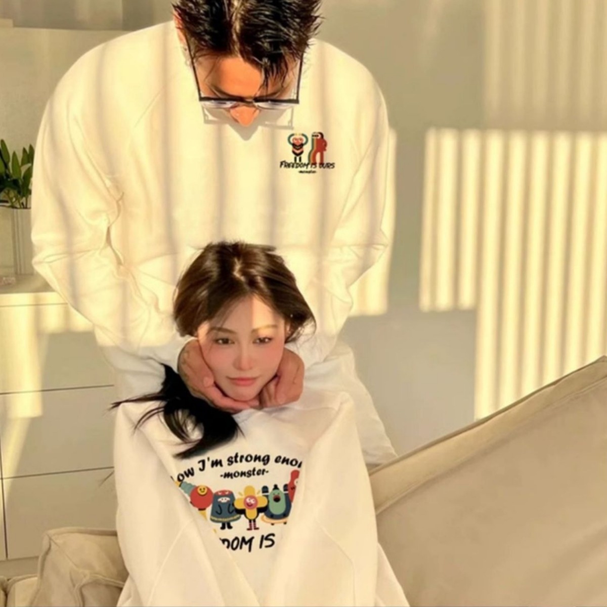 カップルペアルック 「FREEDOM MONSTERS」 グラフィックライントレーナー