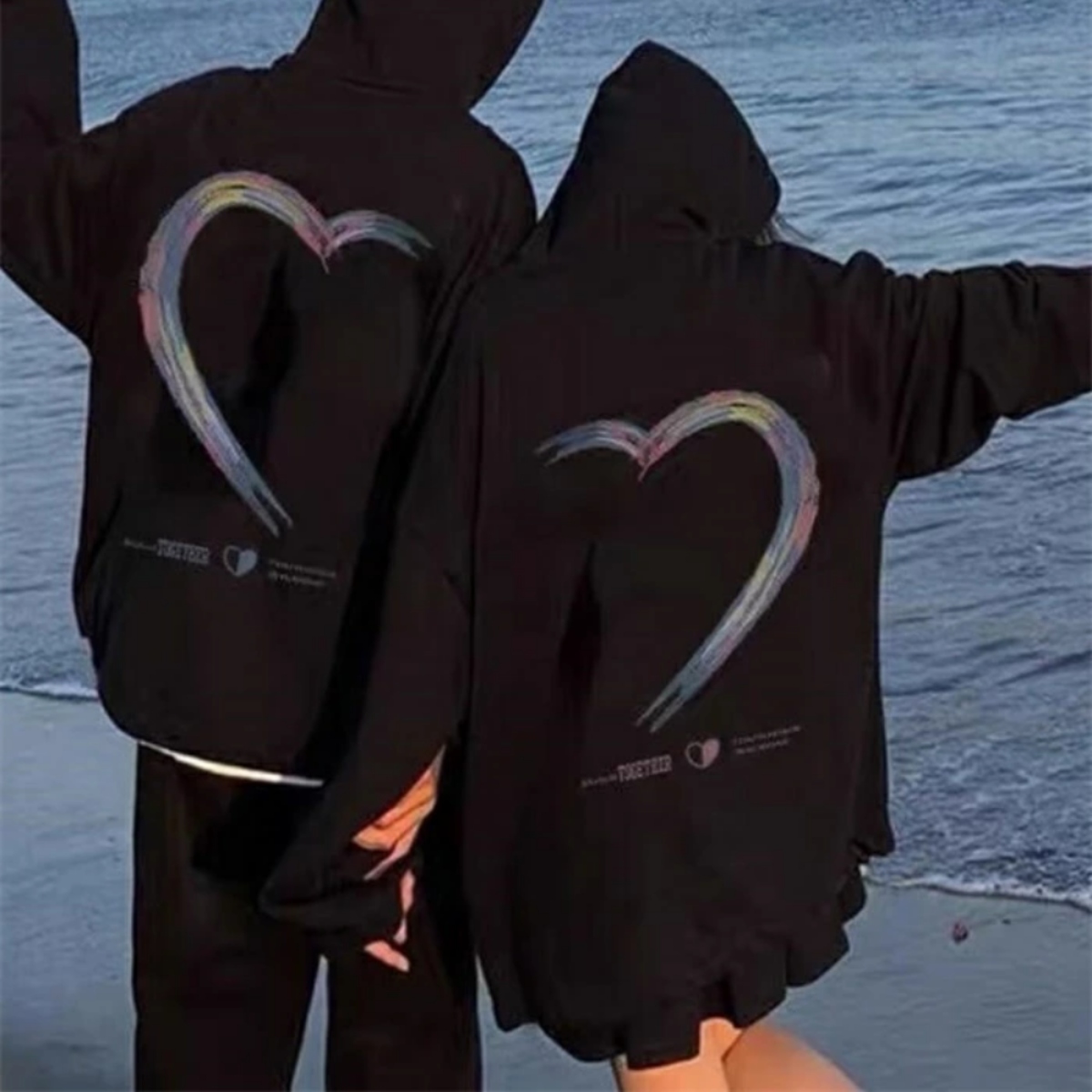 ペアルック ペイント風ハートデザインパーカー【2点セット】