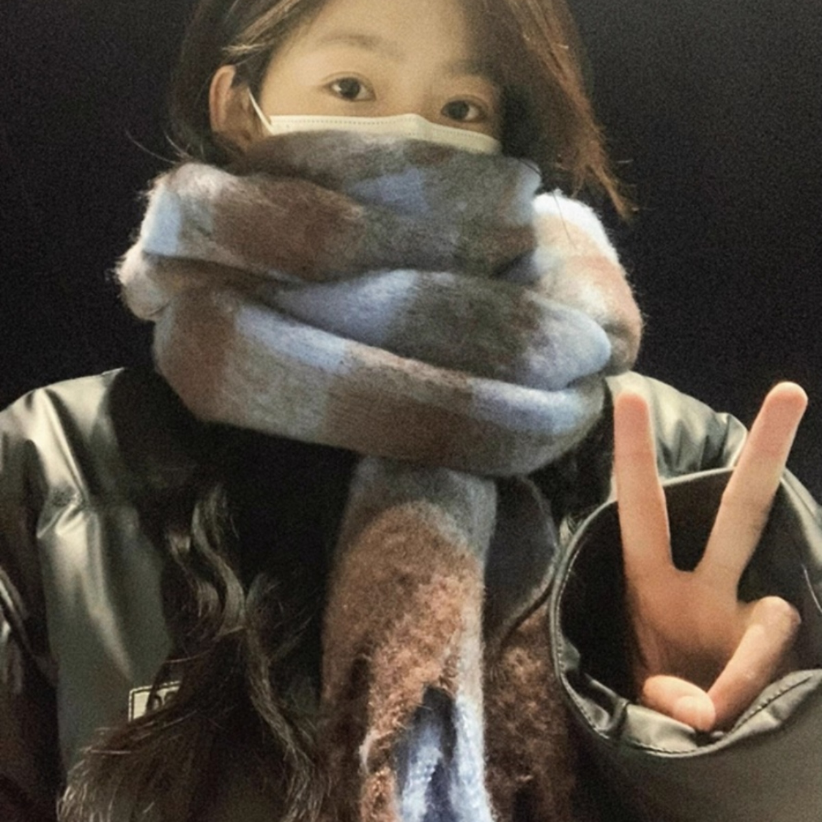 チェック柄ブルー×ブラック ペアマフラー【2点セット】