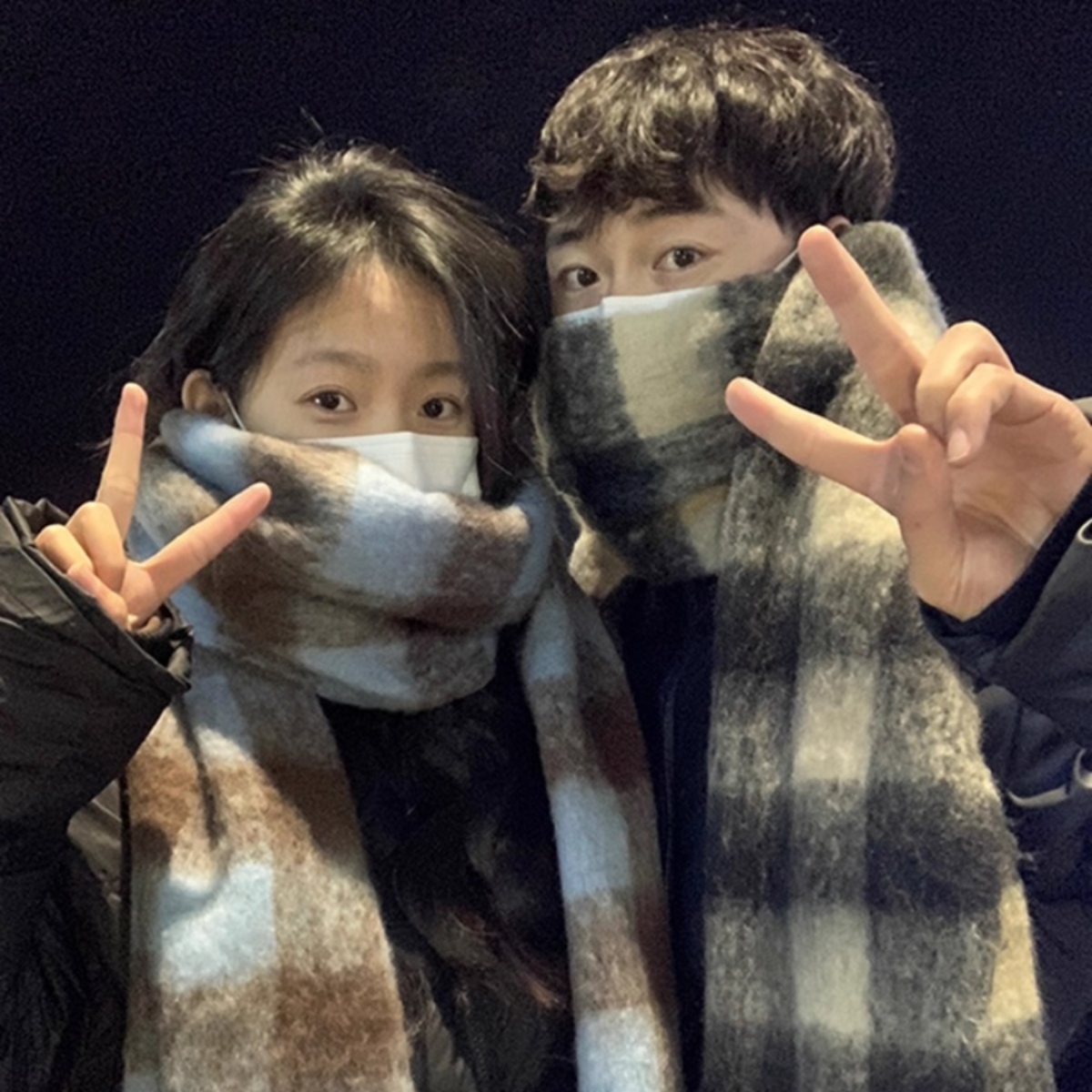 チェック柄ブルー×ブラック ペアマフラー【2点セット】