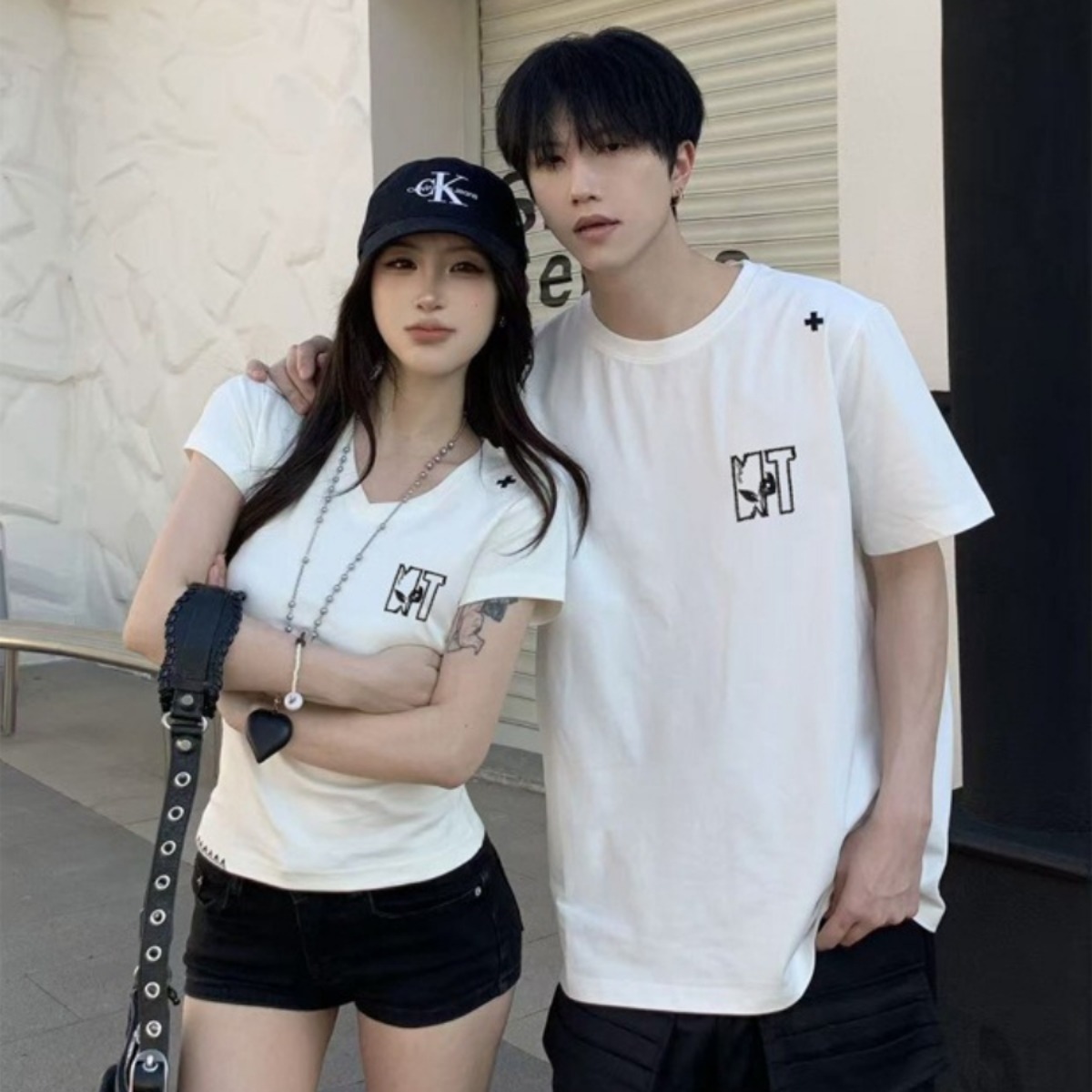 カップルペアルック ミニマルリンク刺繍Tシャツ