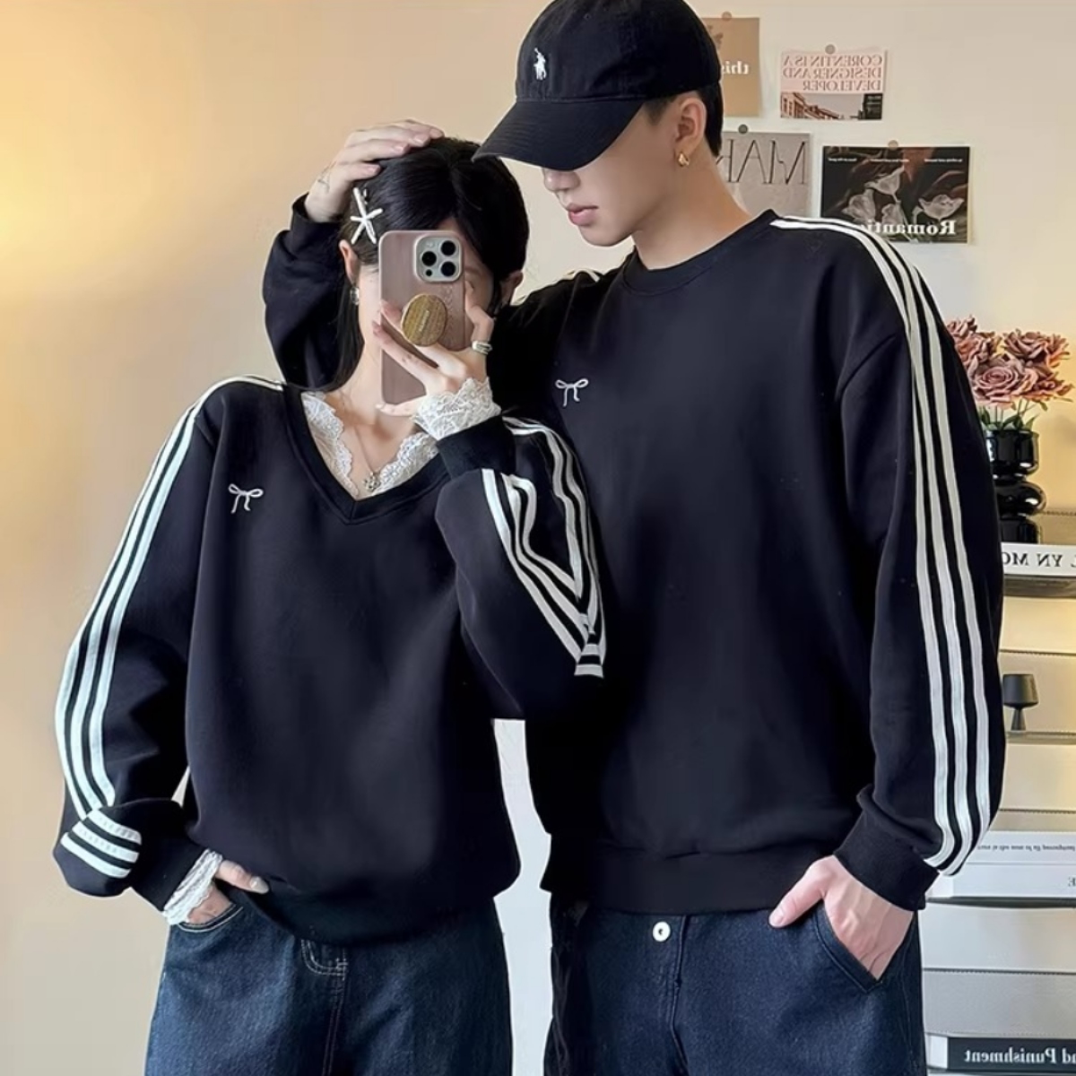 カップルペアルック ブラックトレーナー 袖ライン×リボンレース