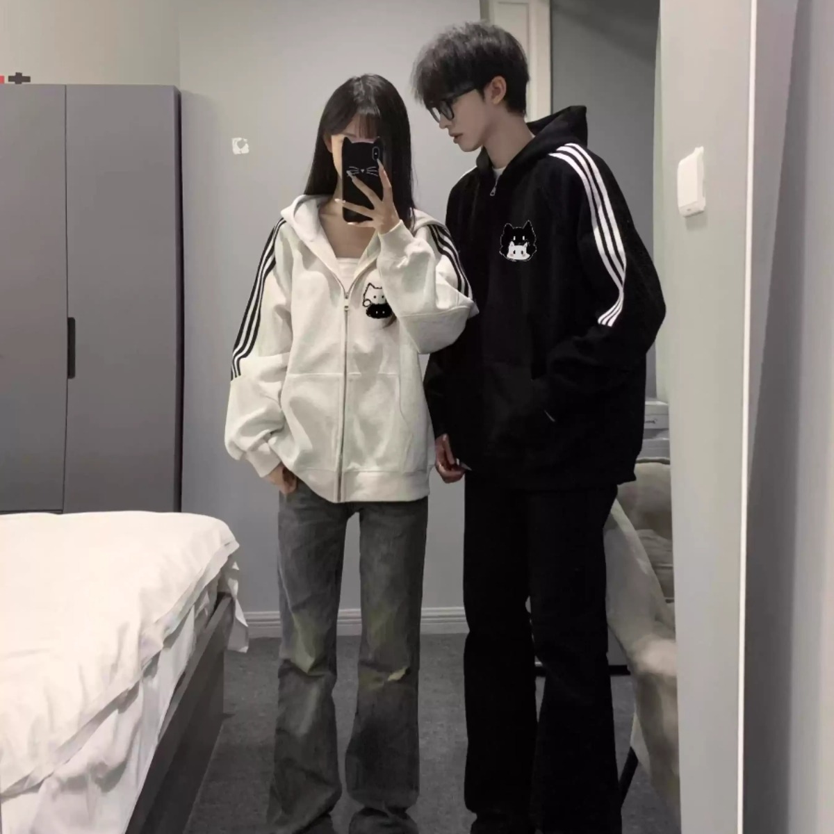 カップルペアルック 寄り添う白黒キャット ジップパーカー