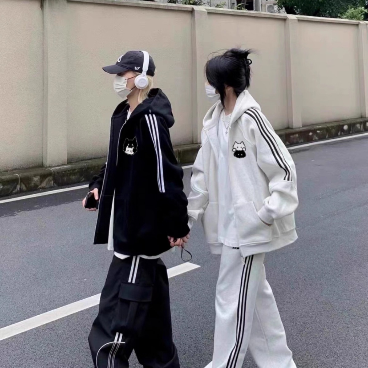 カップルペアルック 寄り添う白黒キャット ジップパーカー