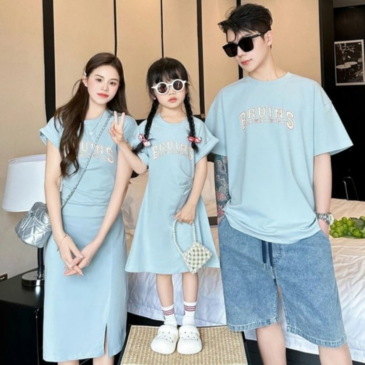 親子ペアルック 爽やかブルー カレッジロゴ風 Tシャツ・ワンピース・ロンパース