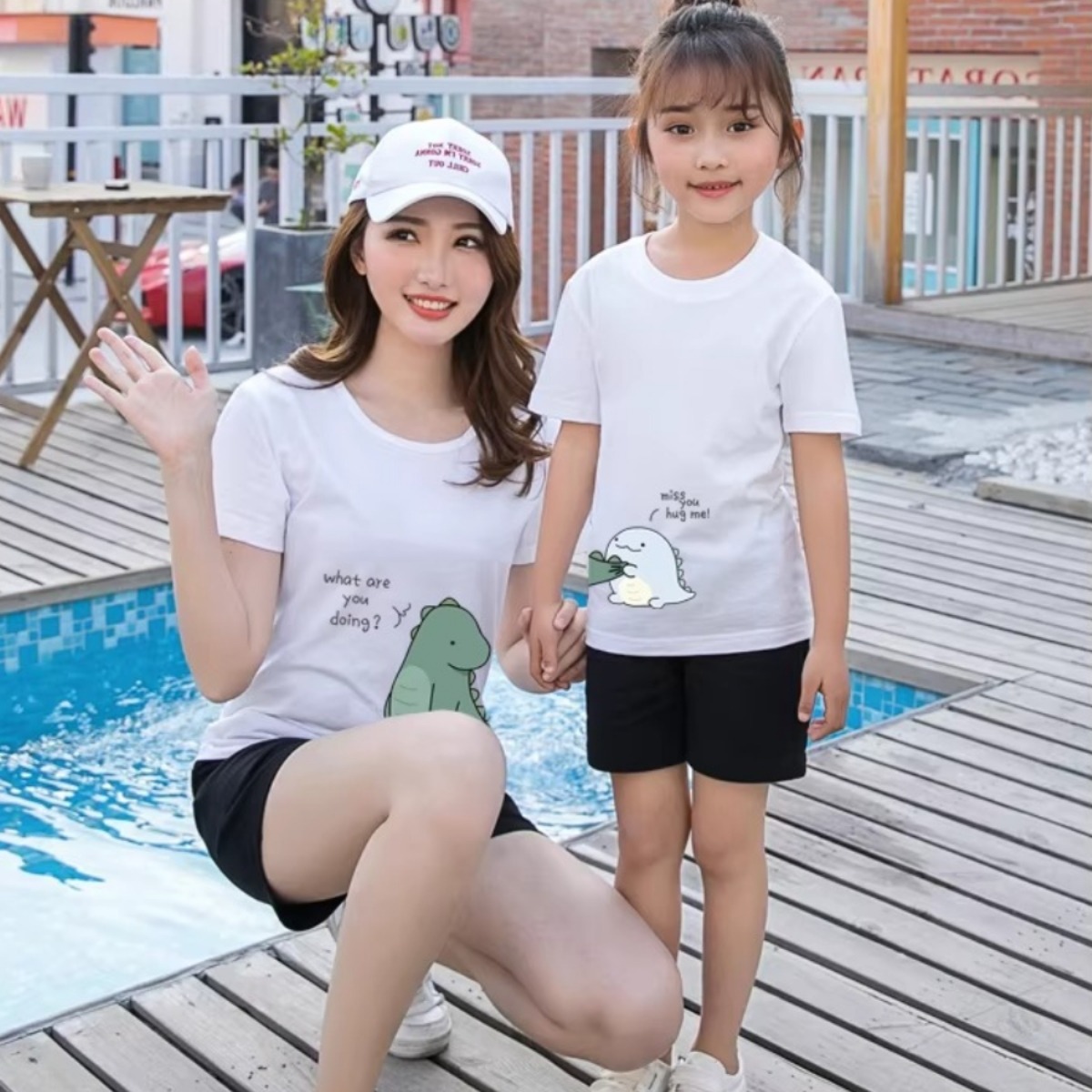 親子ペアルック 怪獣アートでつながるTシャツ