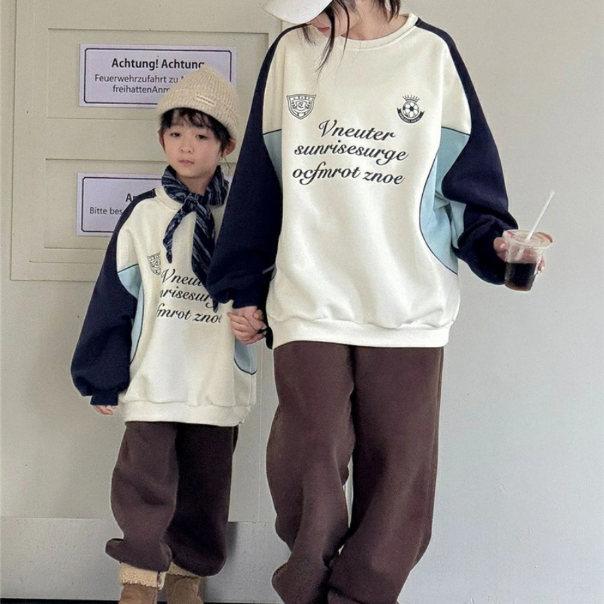 親子ペアルック バイカラーサイドライン ロゴトレーナー