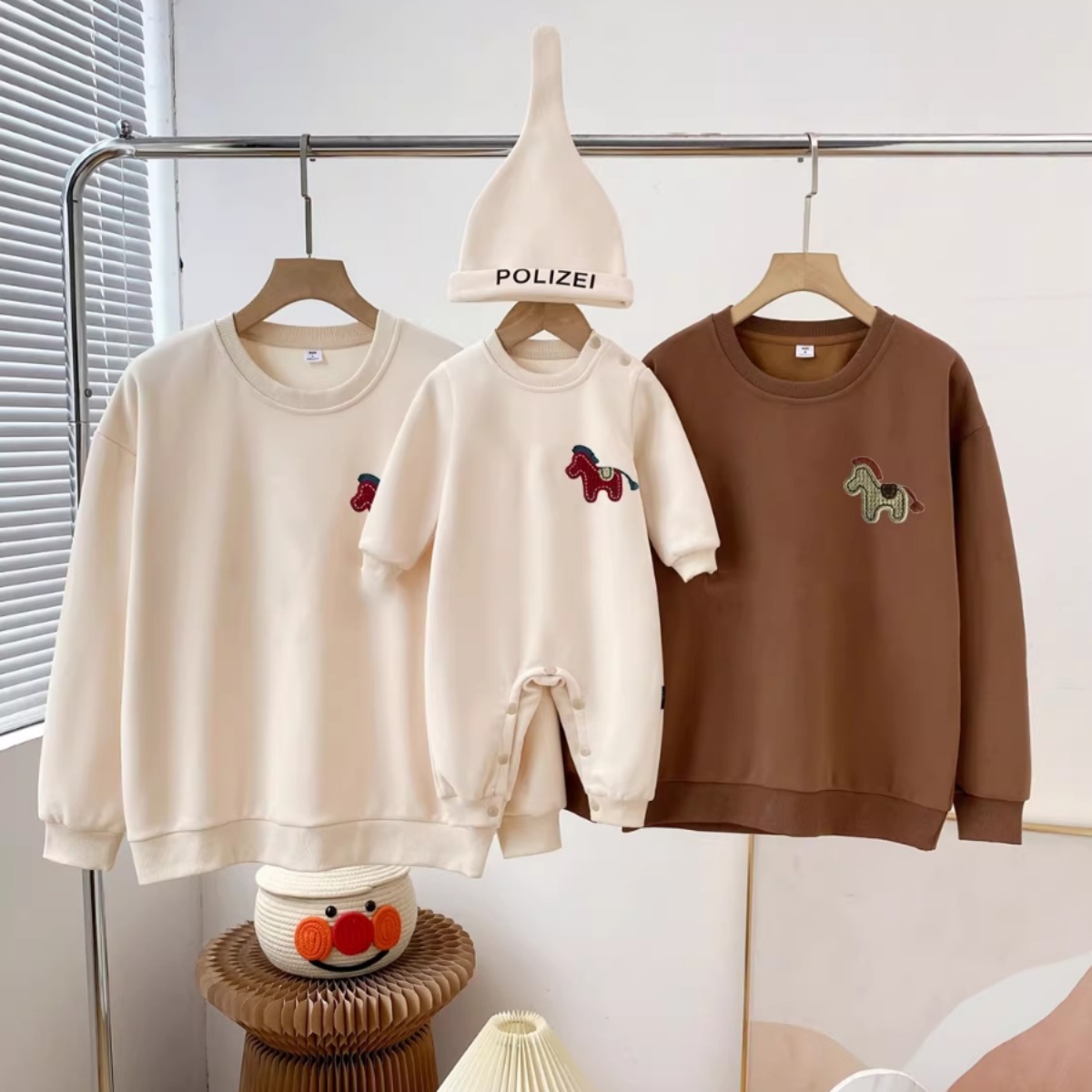 親子ペアルック 馬ワンポイント トレーナー・ロンパース