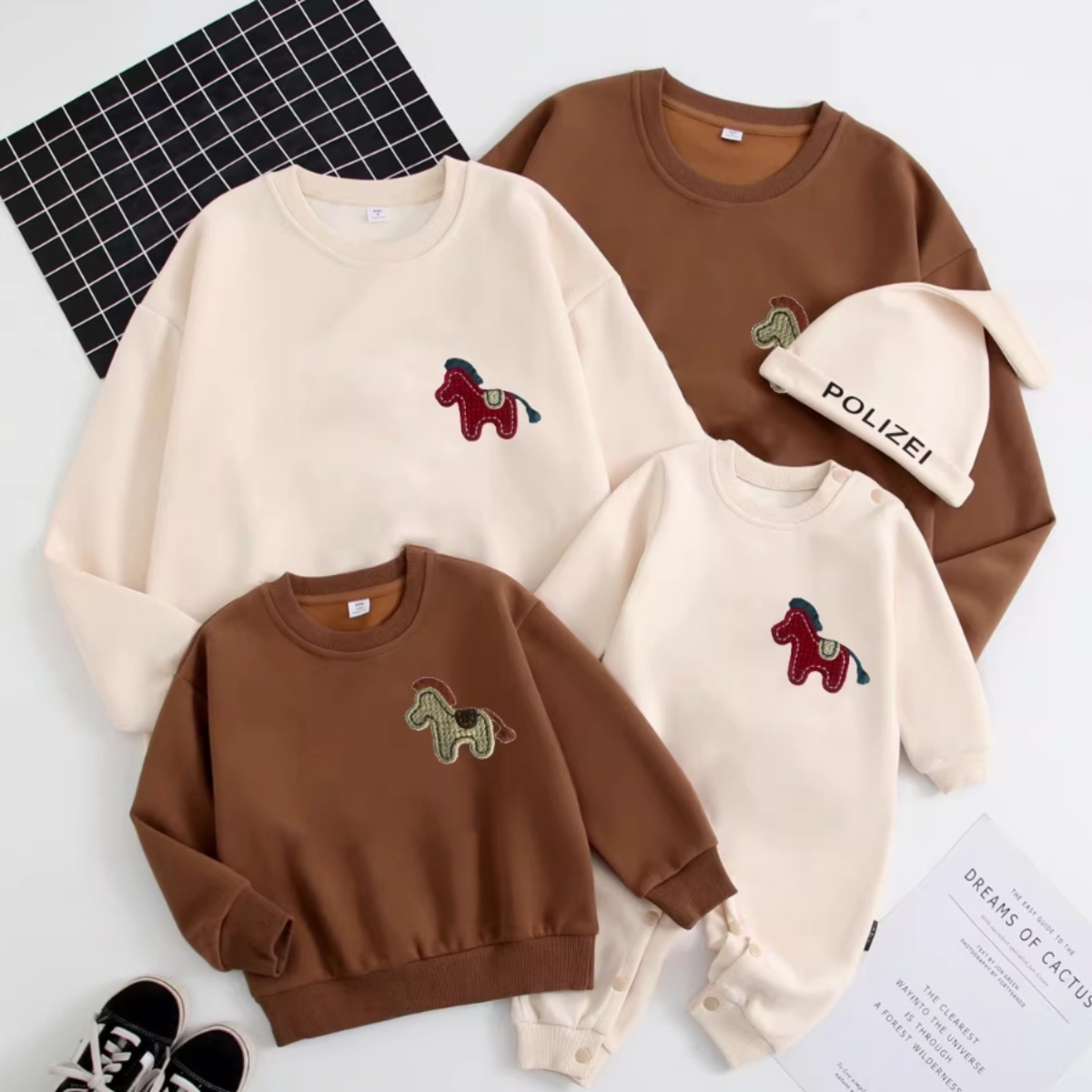 親子ペアルック 馬ワンポイント トレーナー・ロンパース