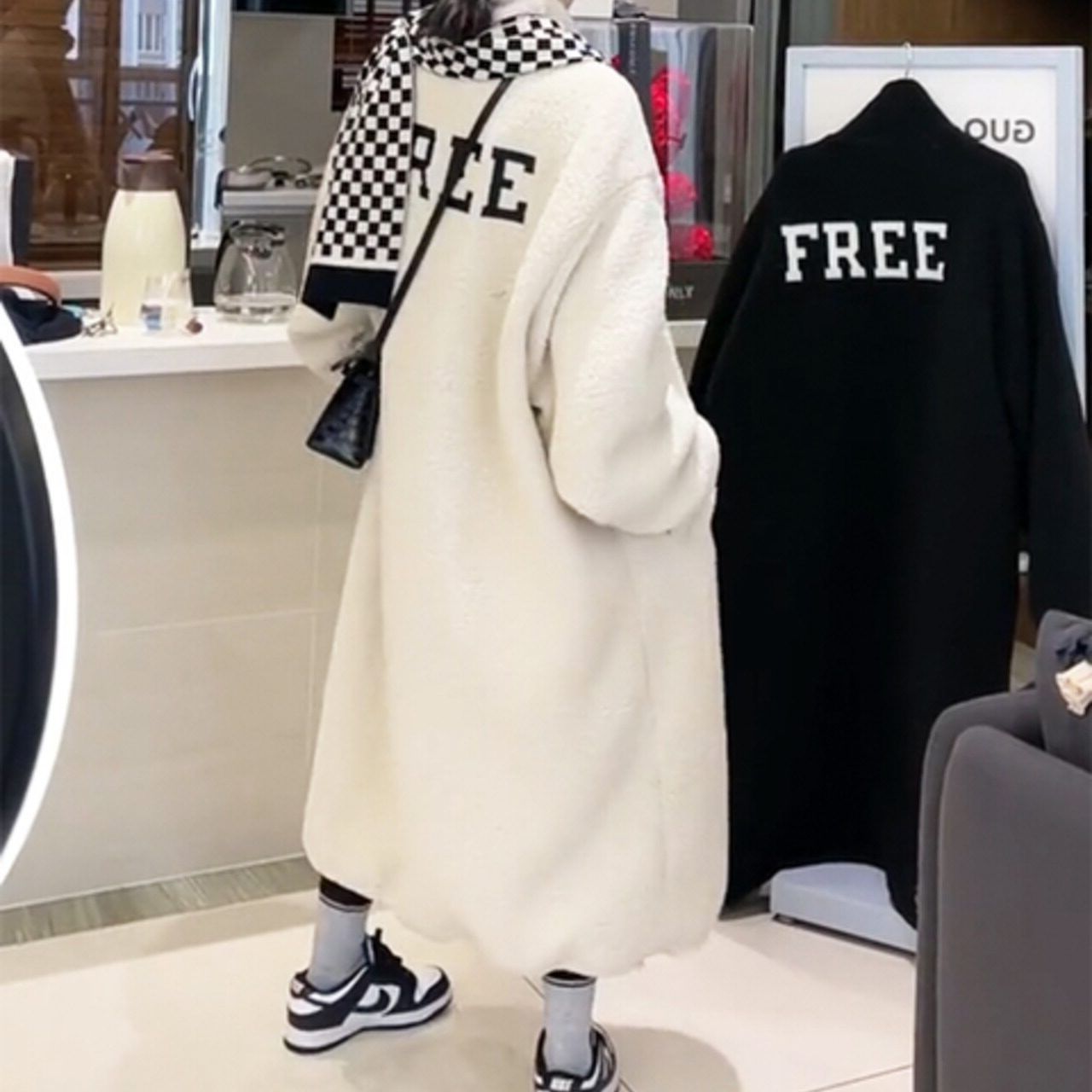双子コーデ シミラールック コート