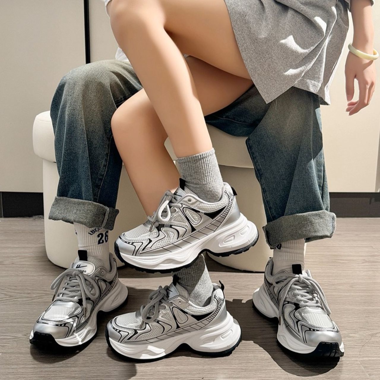 ペアルック シルバーグレー スポーツカジュアル カップルスニーカー