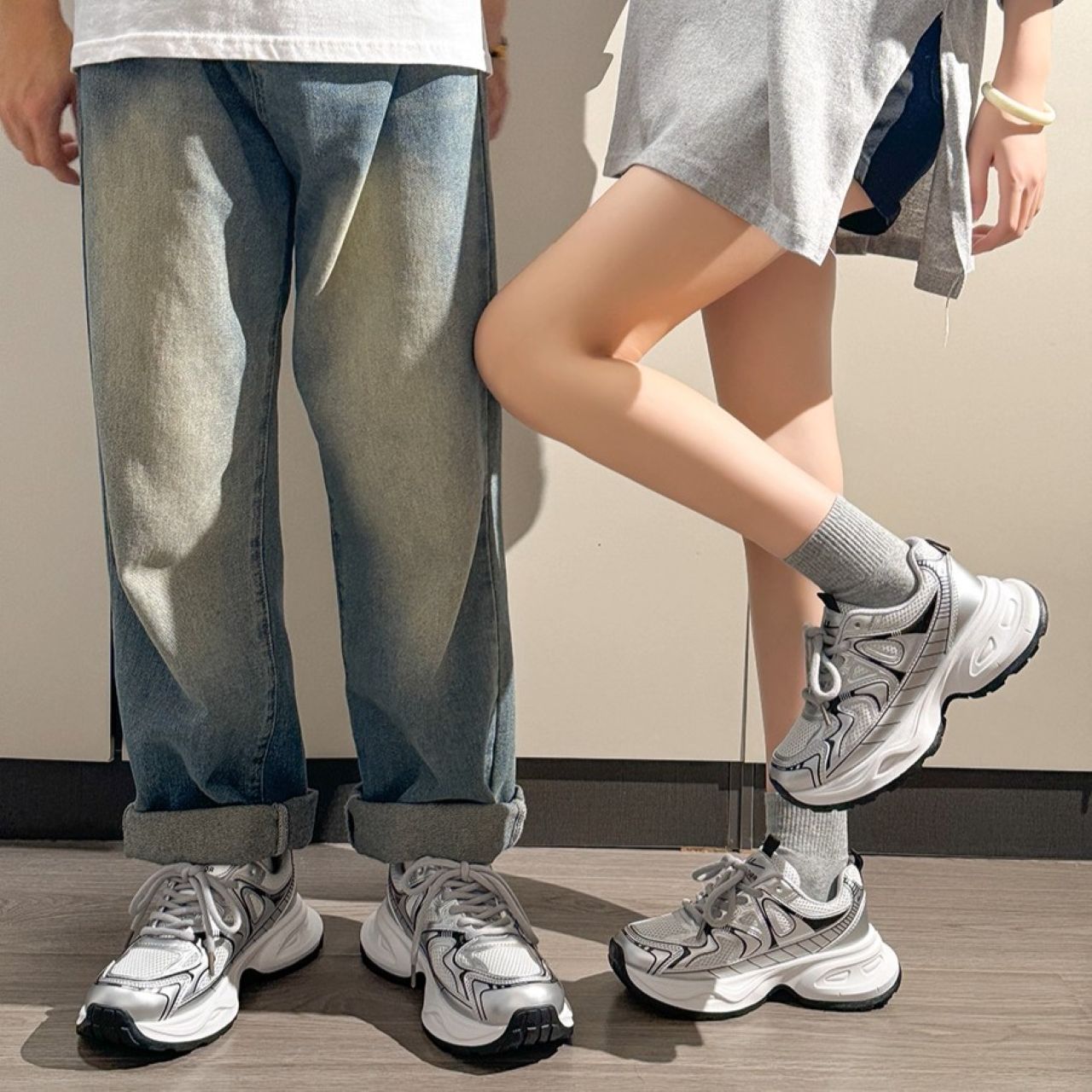 ペアルック シルバーグレー スポーツカジュアル カップルスニーカー