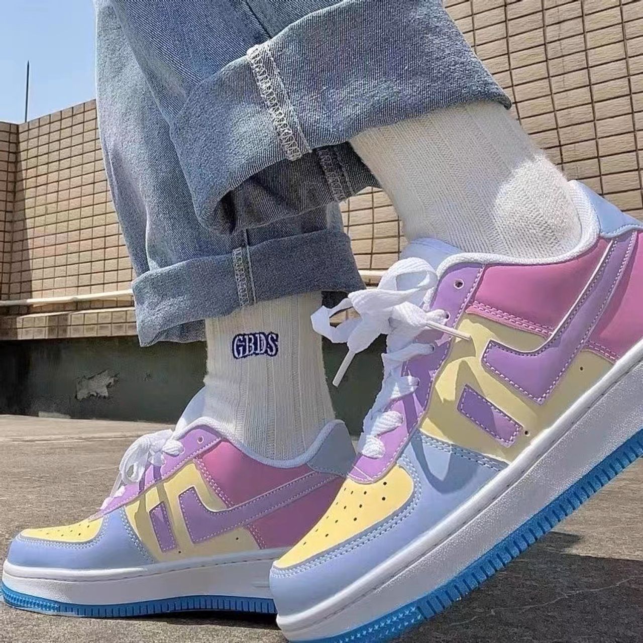 ペアルック ローカット韓国風スニーカー グラデーションホワイト 男女兼用カジュアルシューズ