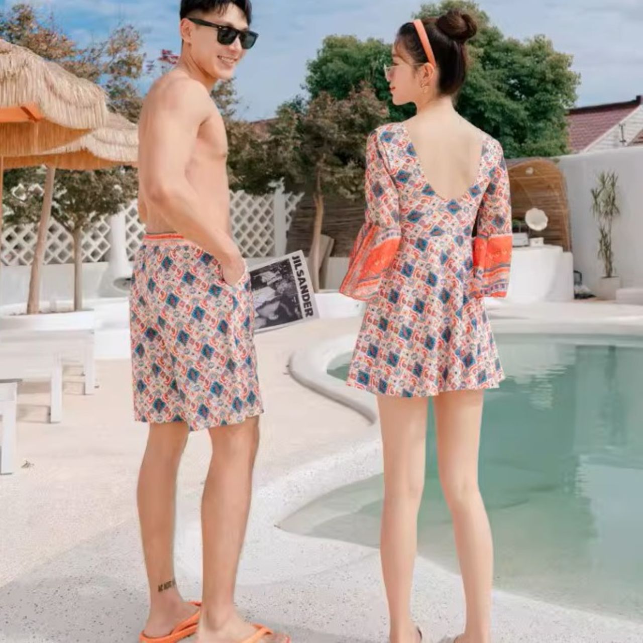ペアルック スカートタイプワンピ水着＆メンズパンツ セクシーさと体型カバーを両立