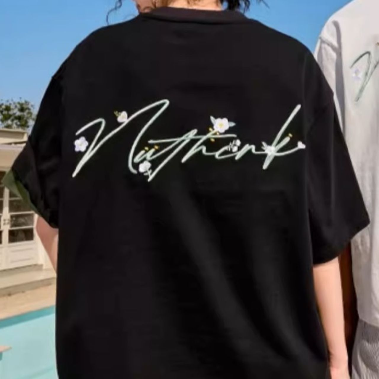 カップルペアルック【Nuthink】刺繍フラワー＆ロゴTシャツ